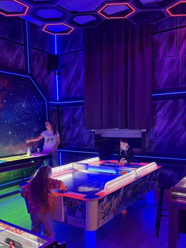 קוסמיק-גיימס-פאב