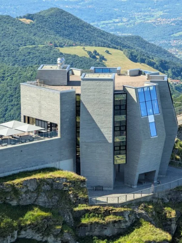 Stazione terminale Ferrovia Monte Generoso e Ristorante Monte Generoso Vetta